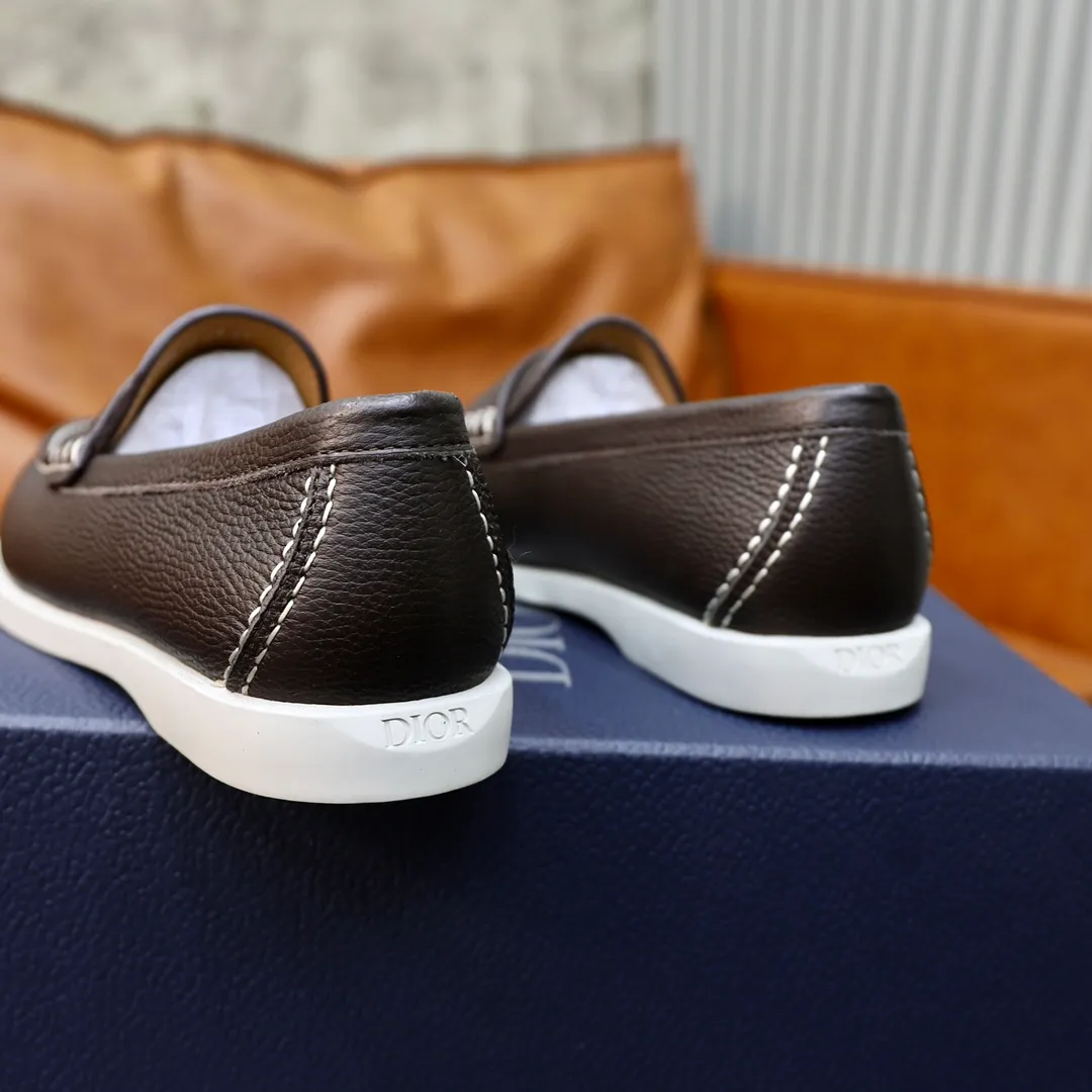 Ex-factory price: 540🙅‍♂️🙅‍♂️🙅‍♂️ Brand: Dior DIOR Standard code: Men's code 38/44 (45 can be customized) Grade: Same as the official website Material: Original cowhide stitching, cowhide lining, original TPU wear-resistant soft outsole Style categories: Leisure and sports version, footwear for driving, young fashion, European and American trends, British style Color: actual picture color